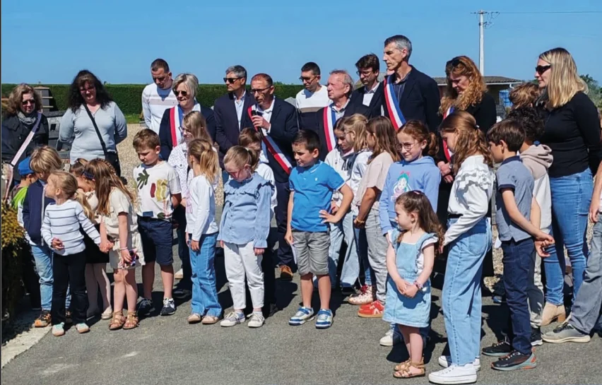 Le maire élu, ses adjoints et les conseillers municipaux de Nibas